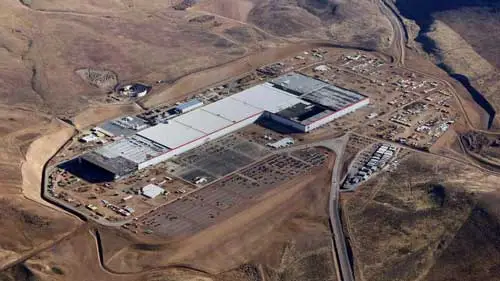 کارخانه gigafactory تسلا