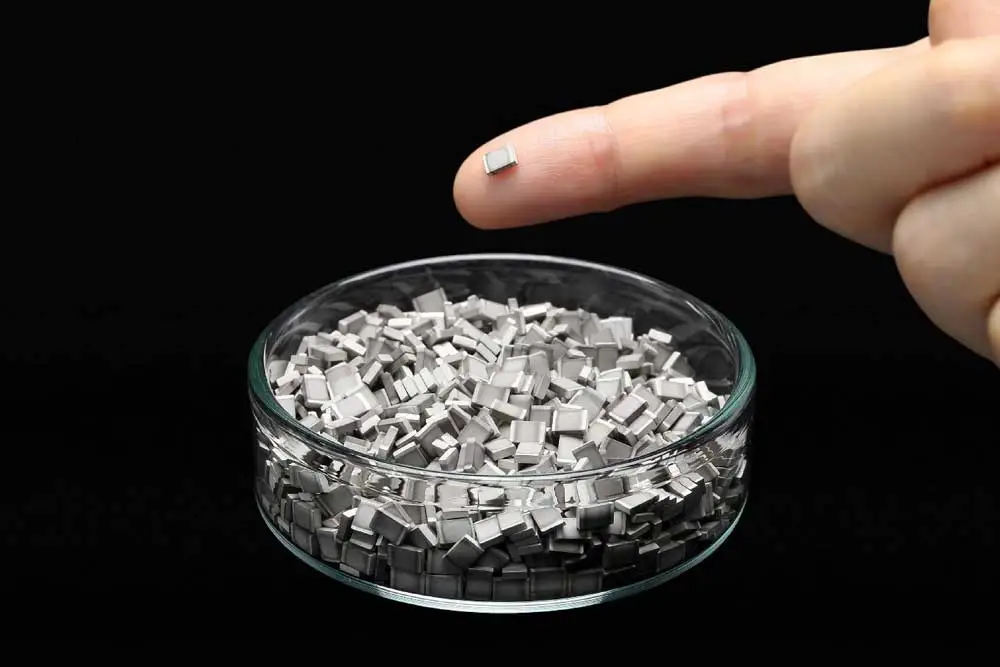 باتری حالت جامد میلیمتری